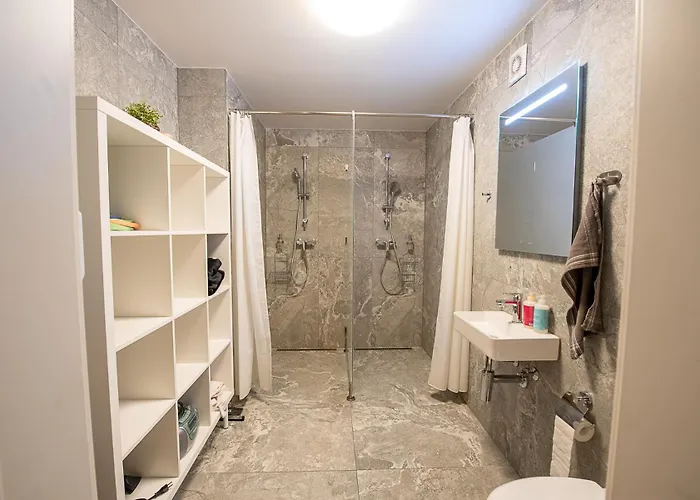 아파트 Beautiful Group In Bern With Parking & Massage 오스터문디겐